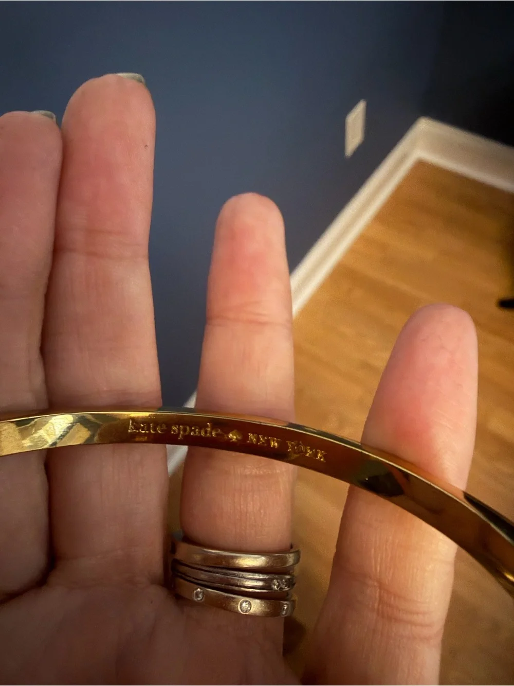 Kate Spade New York Red Enamel Gold Spade Hinged Bangle Bracelet - Picture 2 of 3